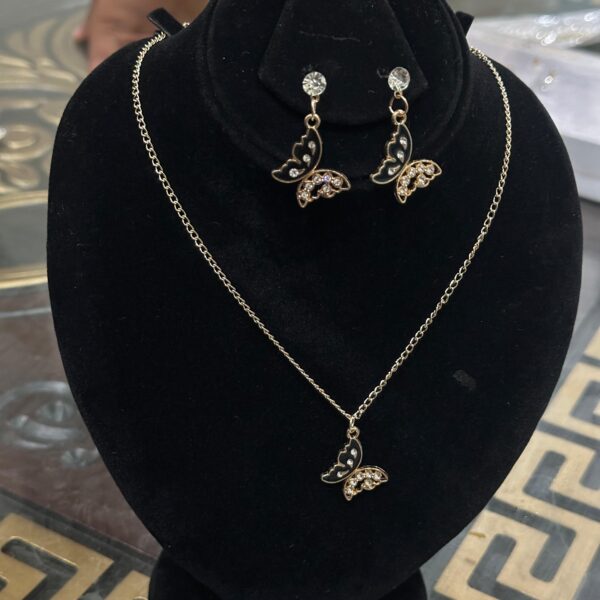 Trendy beautiful butterfly locket with earrings