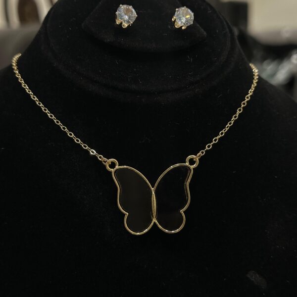 Trendy beautiful butterfly locket with earrings