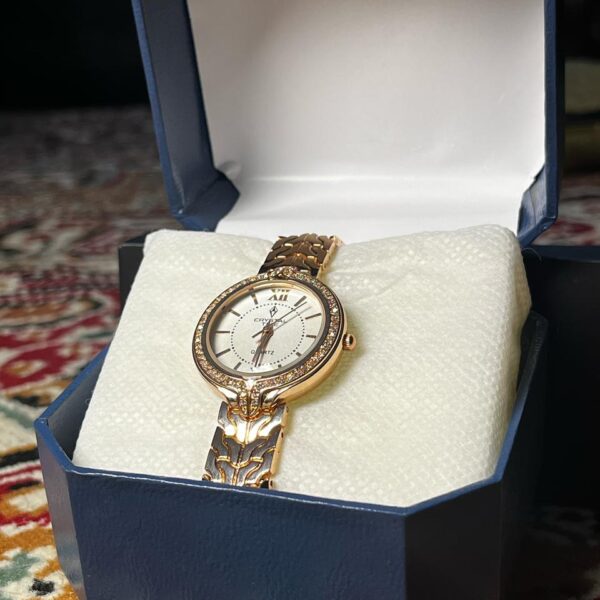 crystal time beautiful watch with its lovely and trendy dail