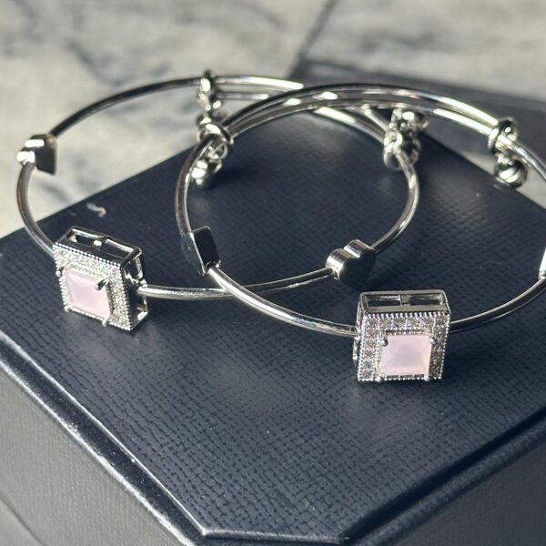 Beautiful handwears for girlswith detailed design