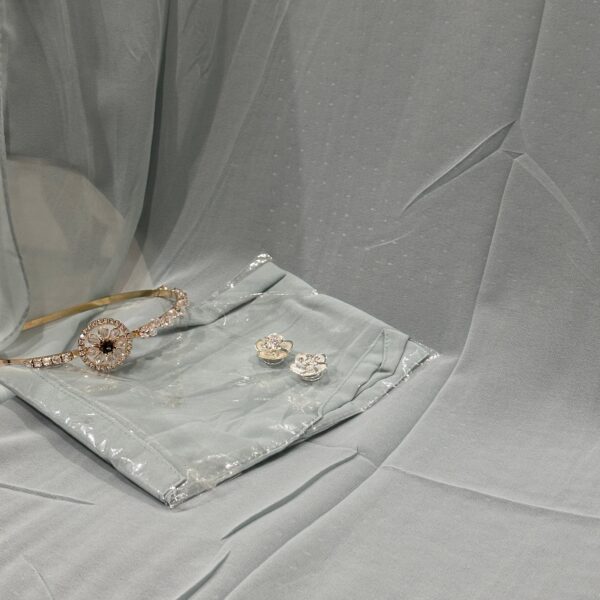 HIjab with two Hijab pins and one Hair catcher