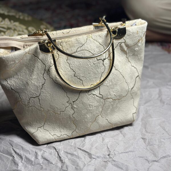 Decent looking Handbag for Girls with its premium design